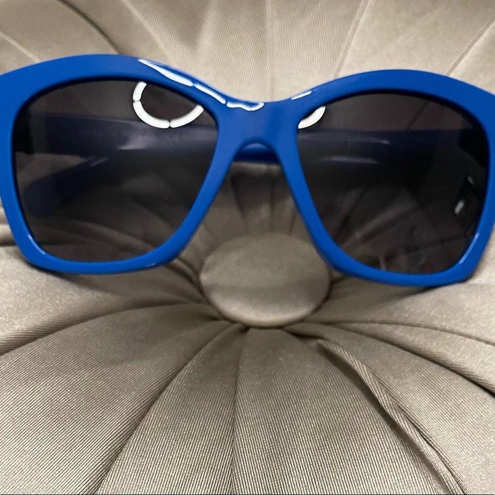 Authentic CHANEL CC Logo sunglasses. Model 5313-A. Like new condition.